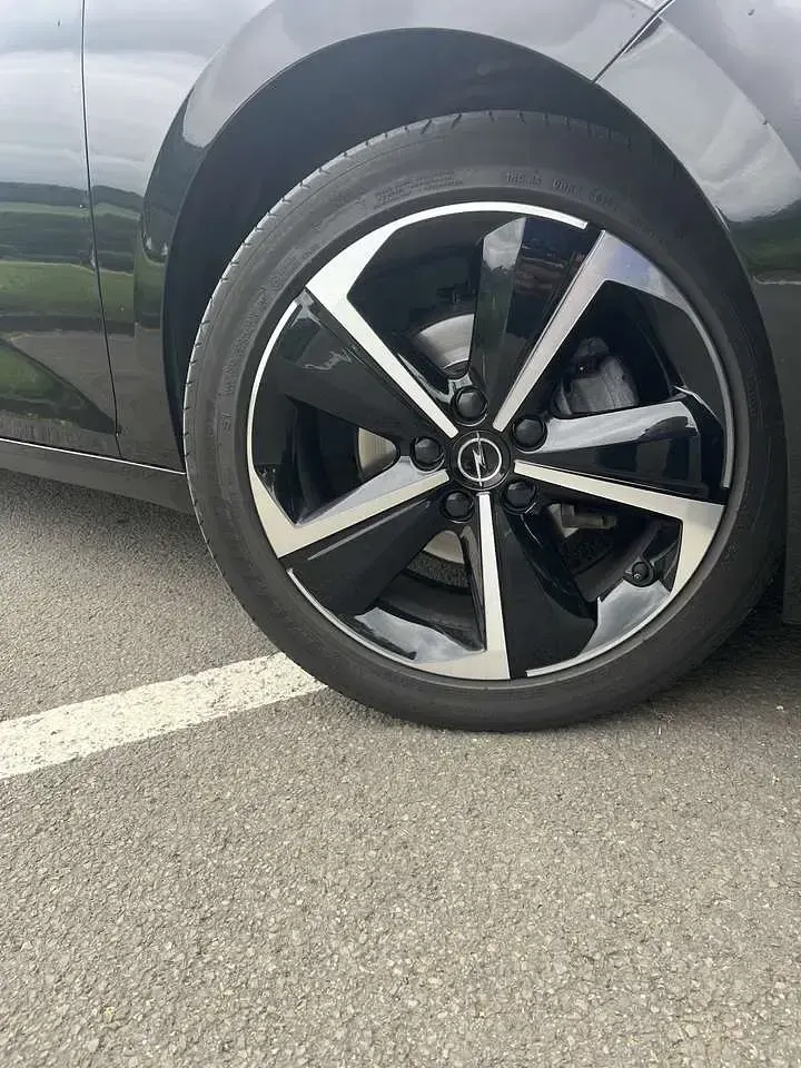 Gebraucht Opel Astra Ultimate 131 PS (96 kW) 2024 Schwarz Kleinwagen