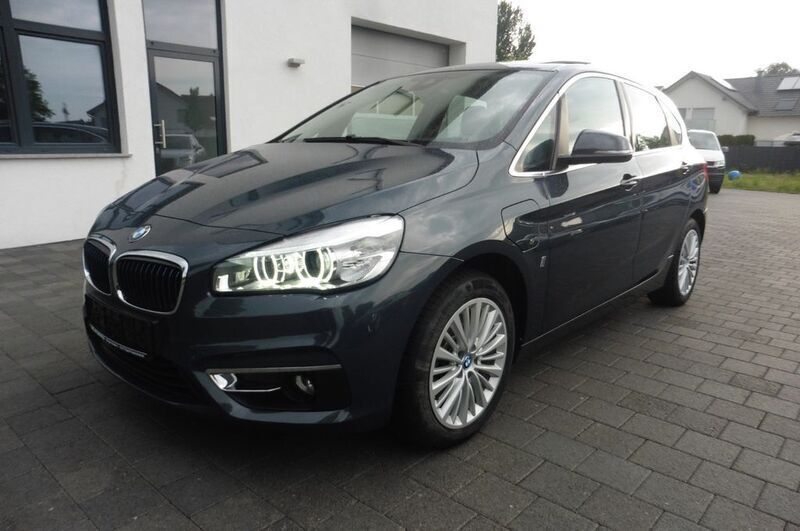 Grau Gebraucht 2016 BMW 225 Active Tourer Luxury Line Van / Kleinbus | 15.690 € (Etwas zu teuer) - Bild 1/4