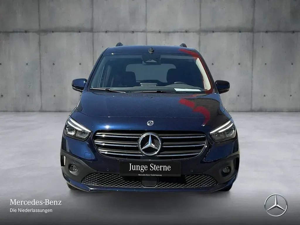 Gebraucht Mercedes T180 Edition 131 PS (96 kW) 2025 Blau Van / Kleinbus