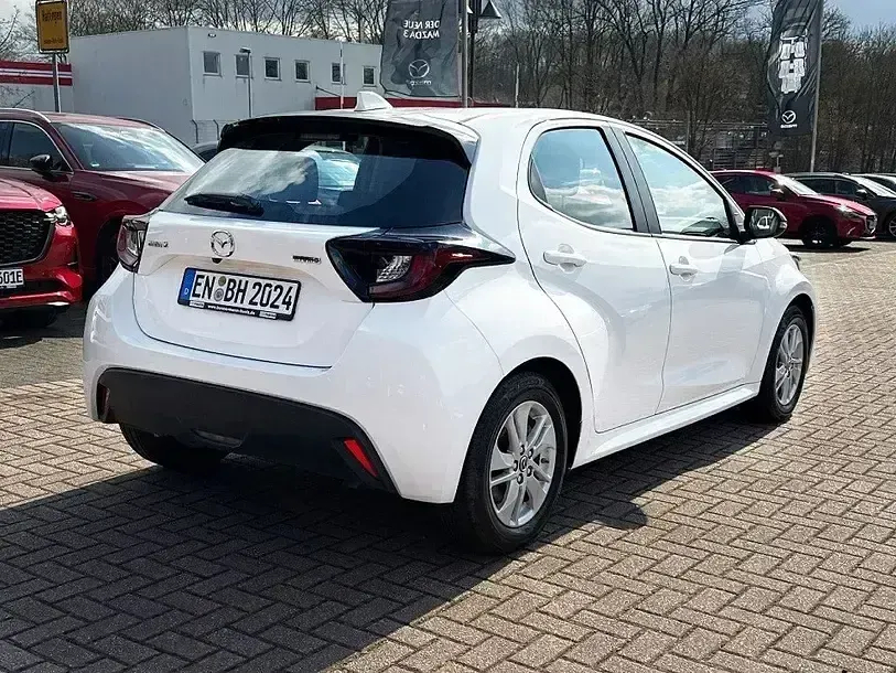 Neu Mazda 2 Center-Line 116 PS (85 kW) 2025 Weiß Kleinwagen