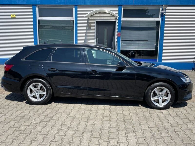 Gebraucht Audi A4 Basis 163 PS (119 kW) 2020 Mythosschwarz metallic Kombi