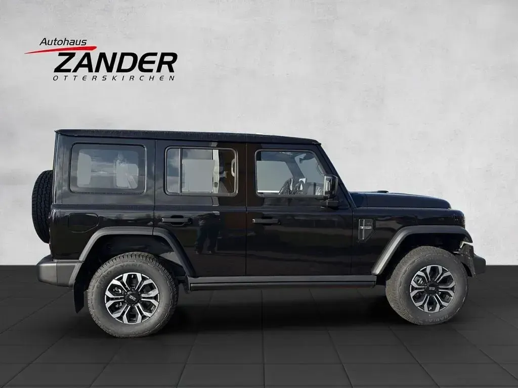 Neu BAW 212 166 PS (122 kW) 2026 Schwarz SUV