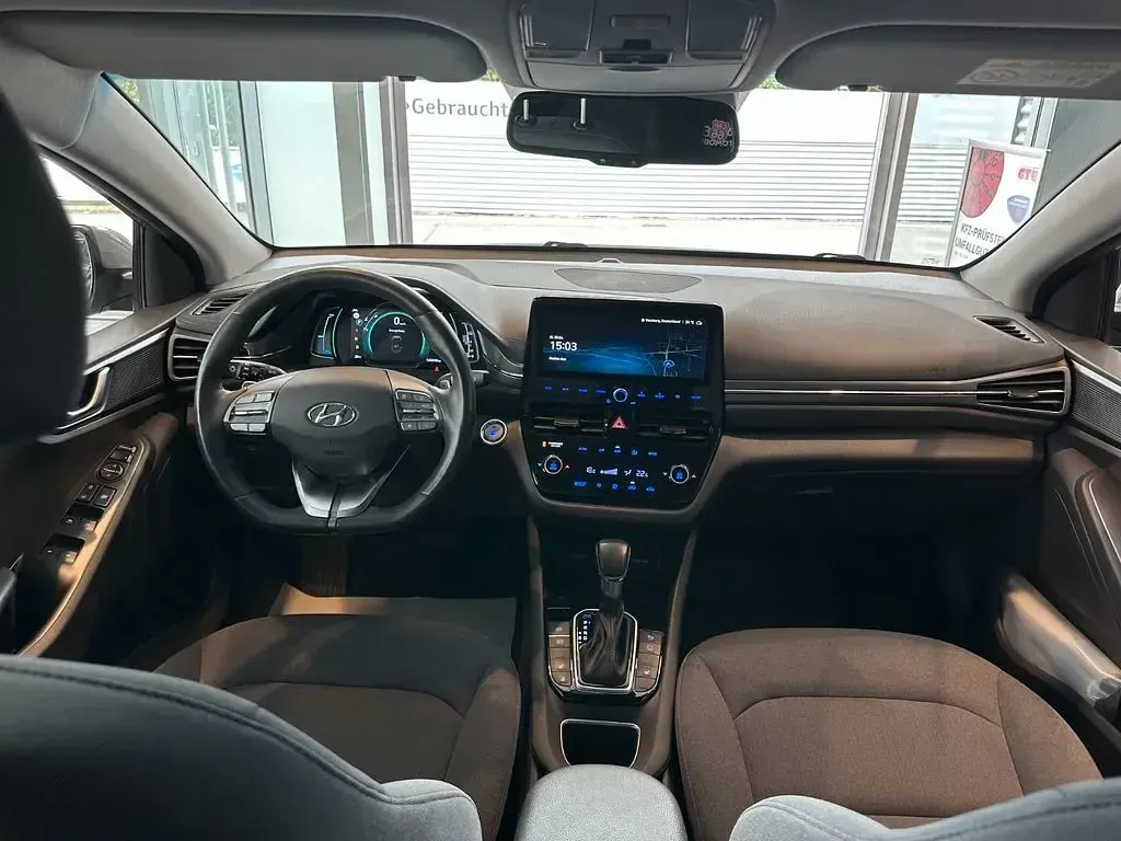 Gebraucht Hyundai Ioniq Style 105 PS (77 kW) 2020 Liquid sand Kleinwagen