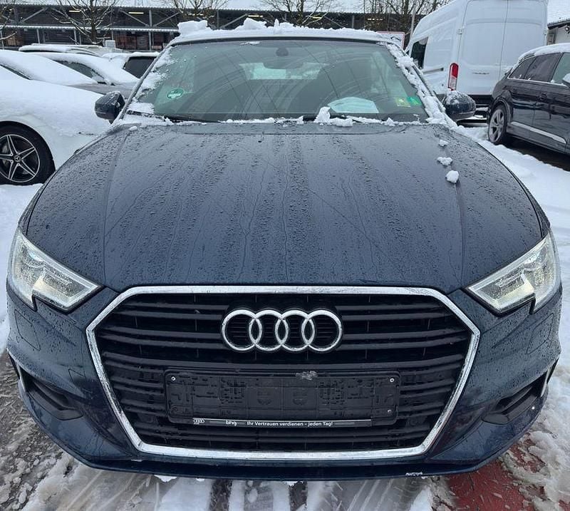 Gebraucht Audi A3 Cabriolet Sport 150 PS (110 kW) 2018 Blau Cabrio