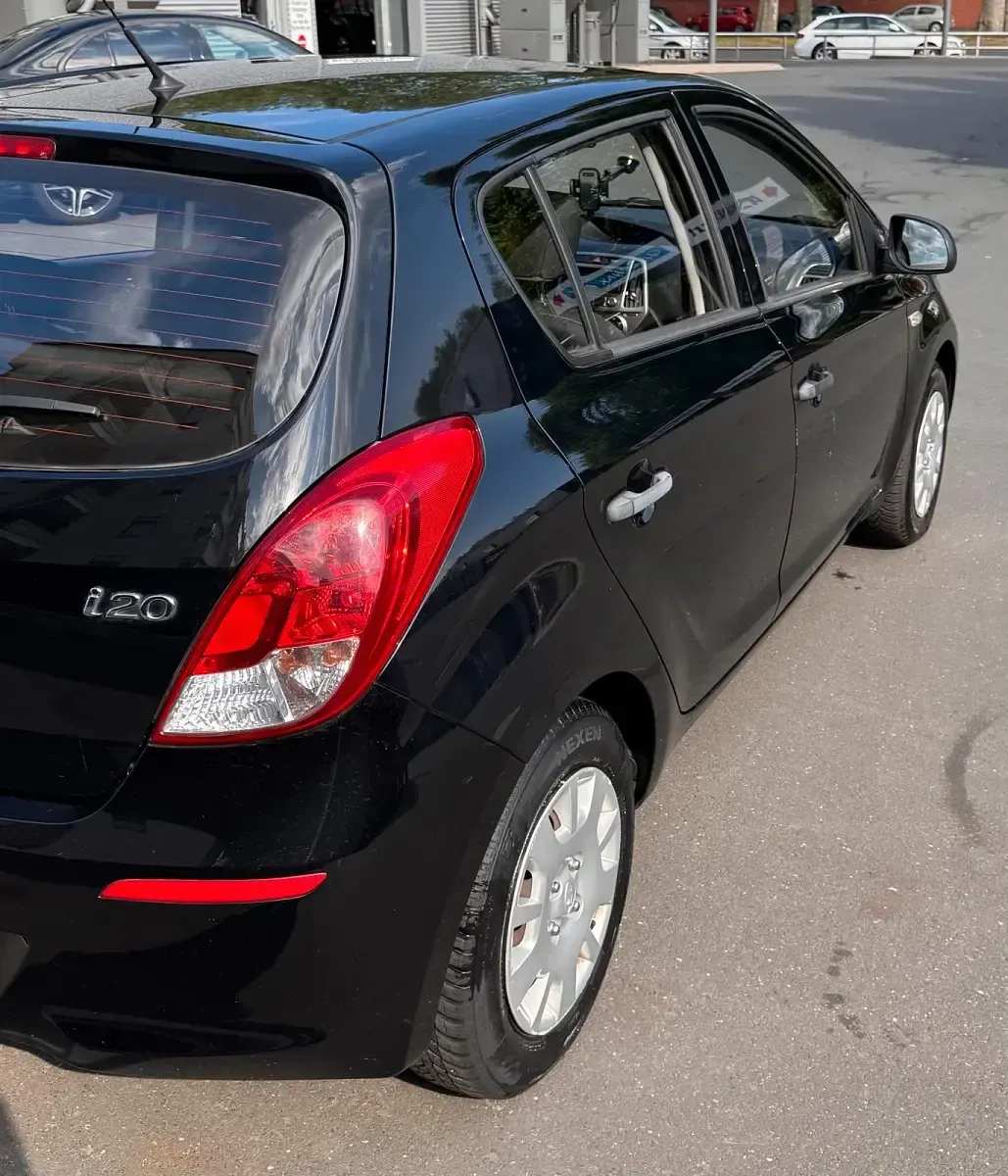 Gebraucht Hyundai i20 86 PS (63 kW) 2014 Schwarz Kleinwagen