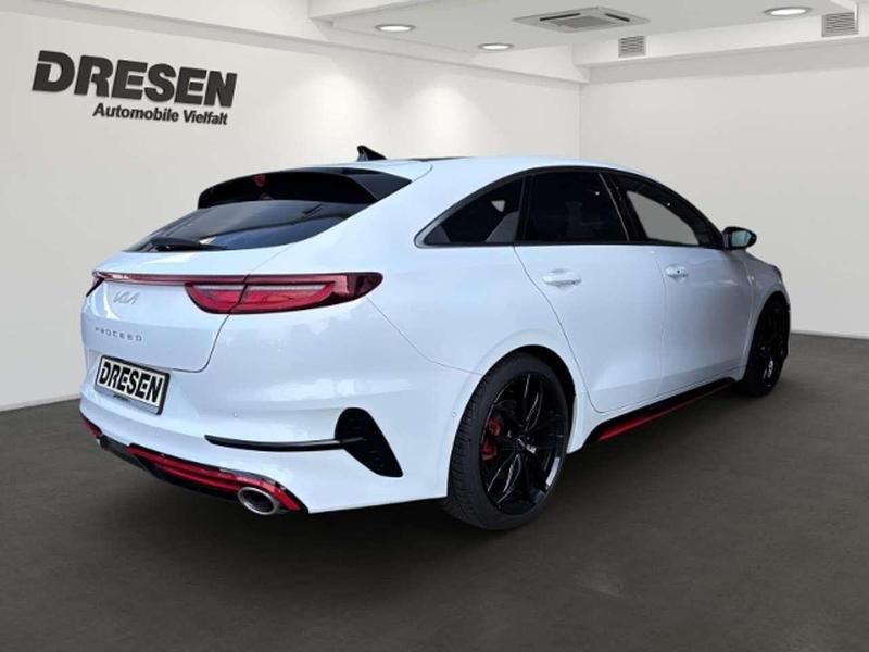 Gebraucht Kia ProCeed GT 204 PS (150 kW) 2024 Hw2) deluxeweiss met. (weiss Kombi