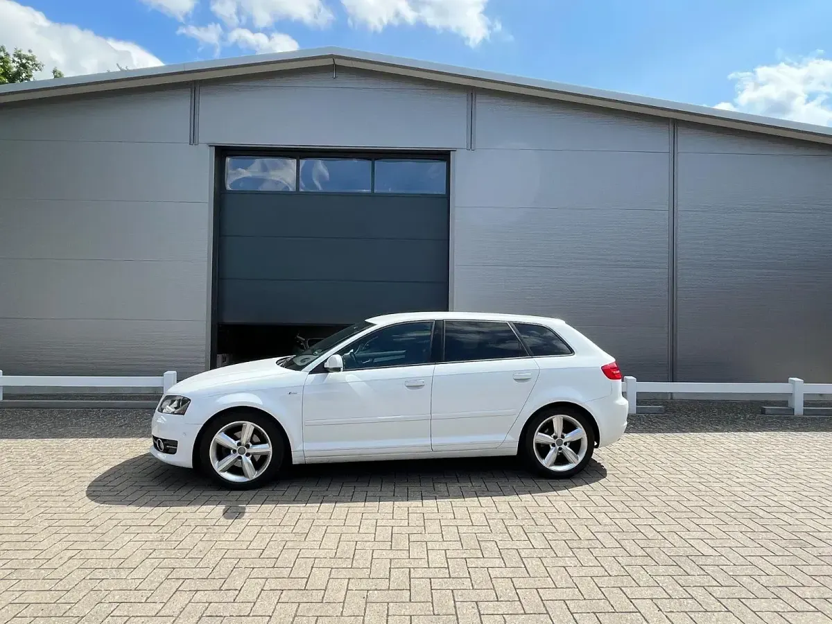 Gebraucht Audi A3 Sportback S-Line 125 PS (91 kW) 2011 Weiß Kleinwagen