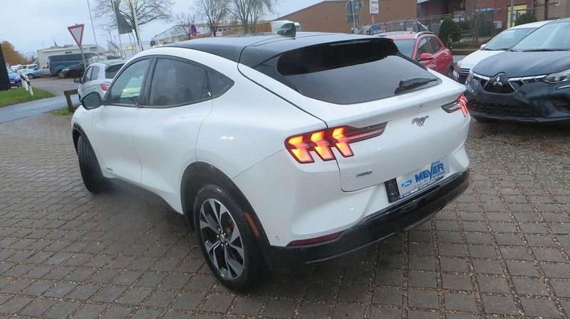 Gebraucht Ford Mustang 269 PS (197 kW) 2023 Starweiß metallic Limousine