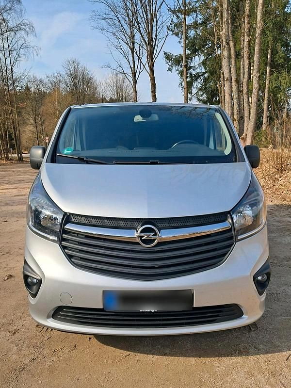 Gebraucht Opel Vivaro 145 PS (106 kW) 2018 Silber Van / Kleinbus