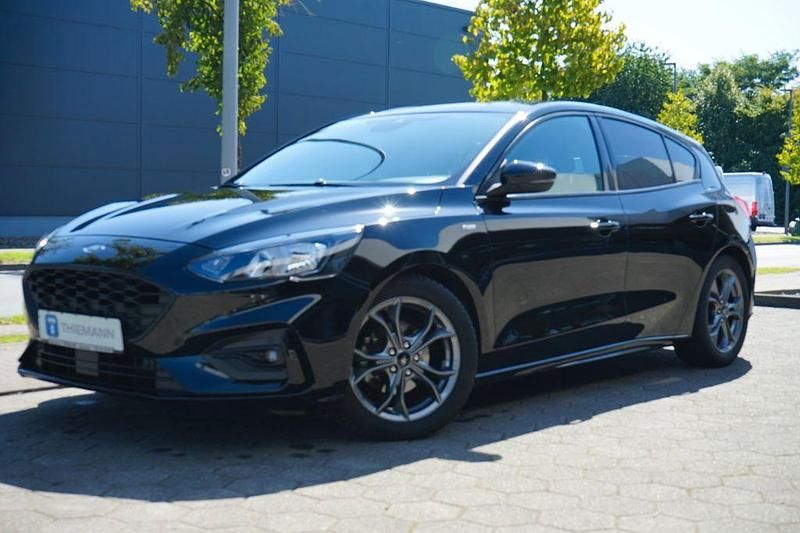 Schwarz Gebraucht 2018 Ford Focus ST-Line Limousine | 16.450 € (Etwas zu teuer) - Bild 1/4