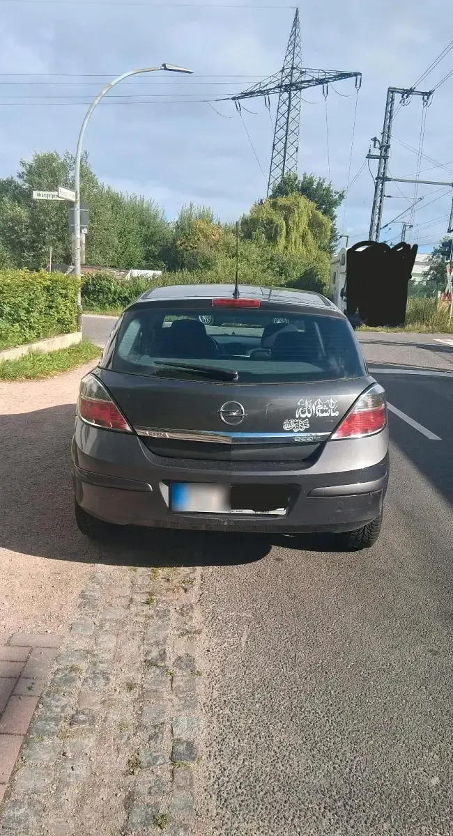 Gebraucht Opel Astra 90 PS (66 kW) 2010 Grau Limousine