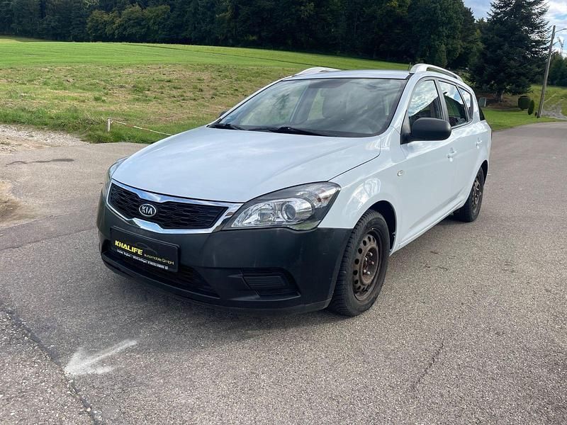 Gebraucht Kia Ceed 90 PS (66 kW) 2011 Weiß Kleinwagen