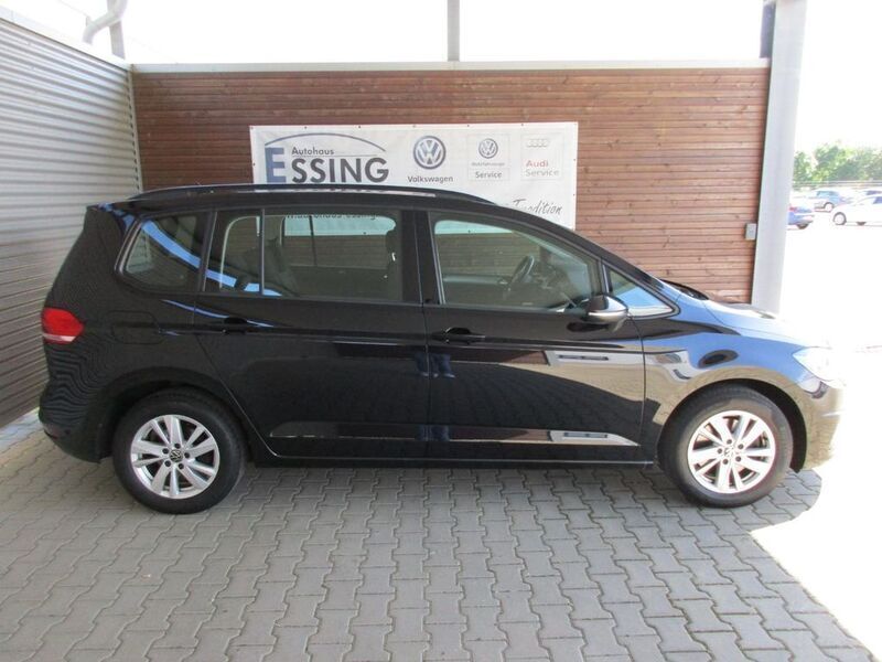 Gebraucht VW Touran Comfortline 150 PS (110 kW) 2021 Schwarz Van / Kleinbus