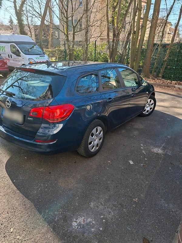 Gebraucht Opel Astra 110 PS (80 kW) 2012 Blau Kombi