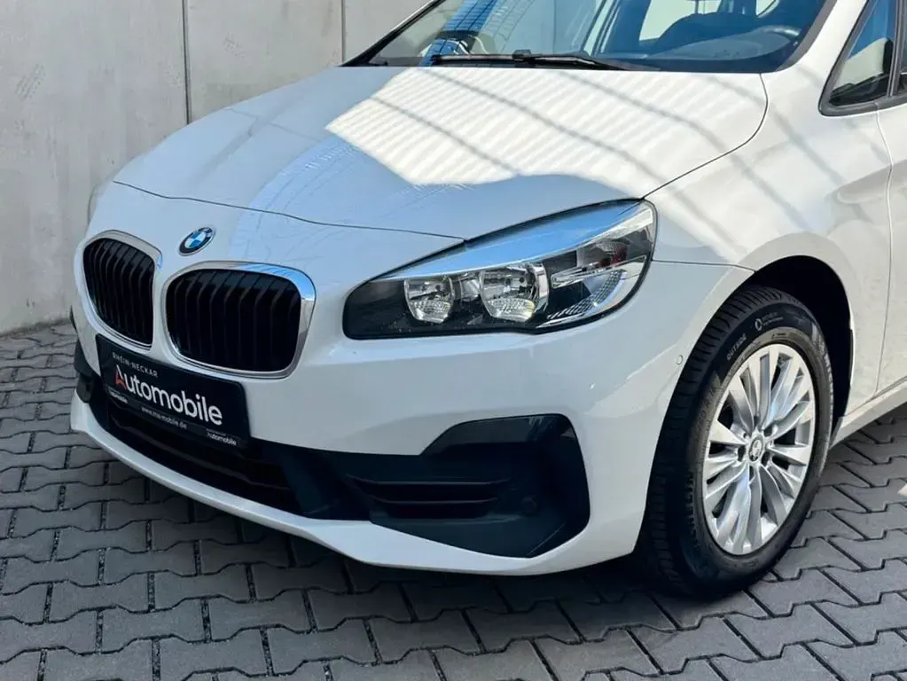 Gebraucht BMW 218 Active Tourer Advantage 150 PS (110 kW) 2019 Weiß Van / Kleinbus