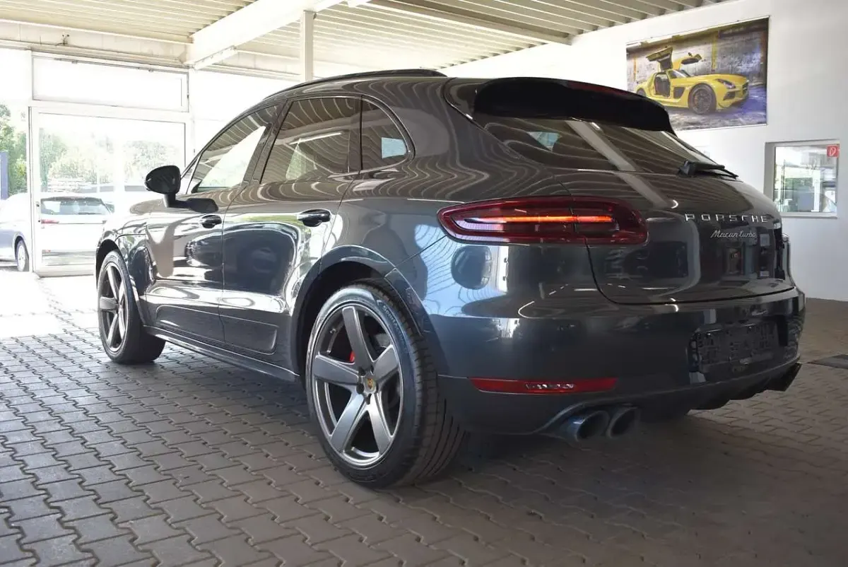 Gebraucht Porsche Macan Performance Package 441 PS (324 kW) 2018 Vulkangraumetallic SUV
