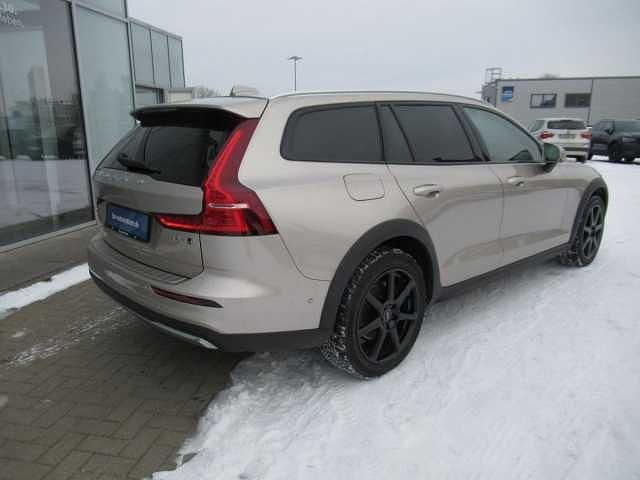 Gebraucht Volvo V60 CC 145 PS (106 kW) 2023 Kombi