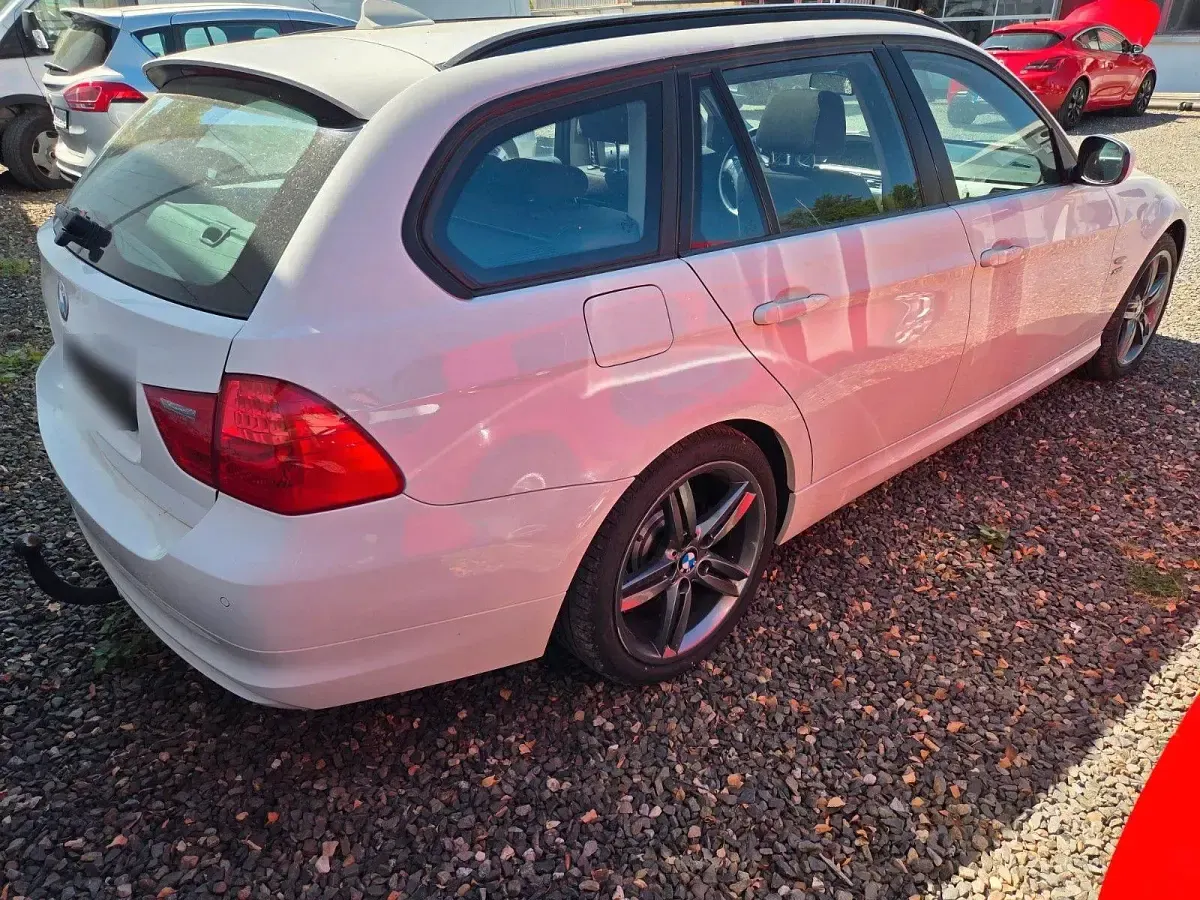 Gebraucht BMW 320 Sport Line 184 PS (135 kW) 2012 Weiß Kombi