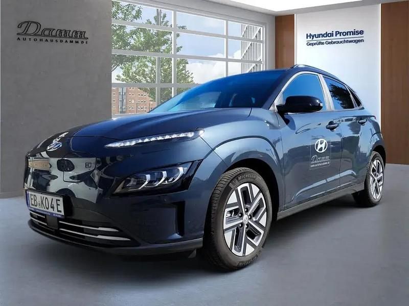 Blau Gebraucht 2022 Hyundai Kona Prime SUV | 29.990 € (Teuer) - Bild 1/4