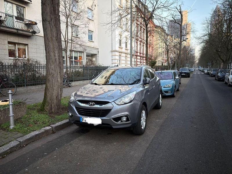 Grau Gebraucht 2012 Hyundai ix35 Comfort SUV | 7.999 € (Fairer Preis) - Bild 1/4