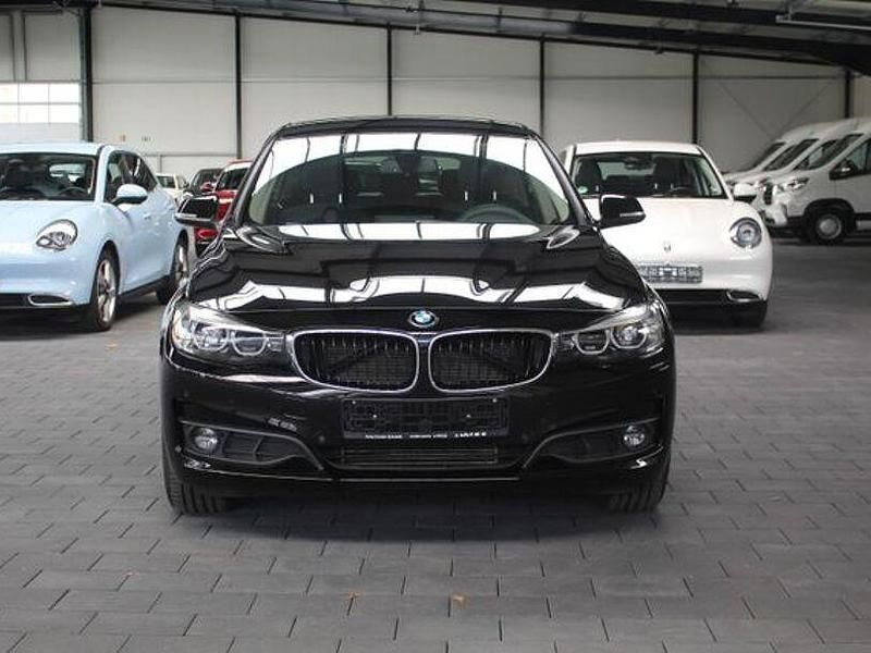 Gebraucht BMW 318 Advantage 150 PS (110 kW) 2019 Schwarz Limousine