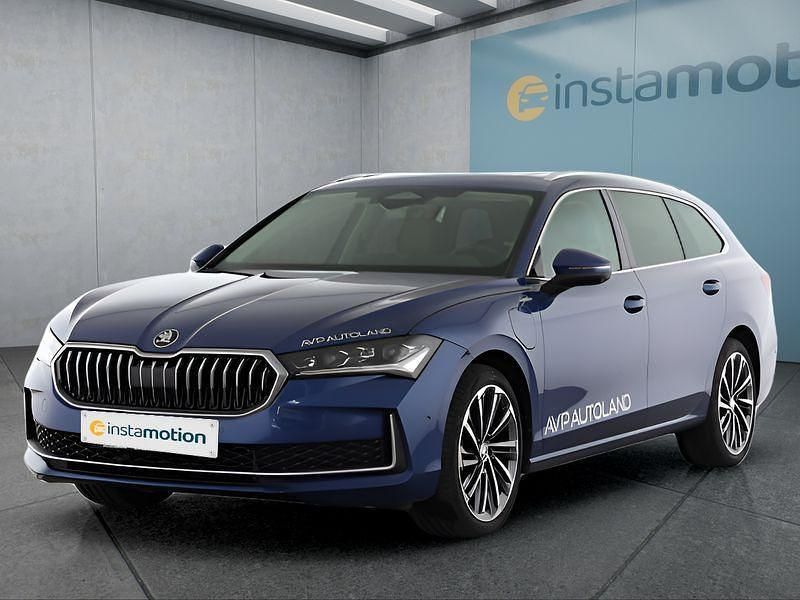 Blau Gebraucht 2024 Skoda Superb Kombi | 46.749 € - Bild 1/4