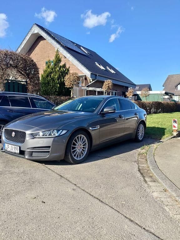 Gebraucht Jaguar XE Prestige 163 PS (119 kW) 2015 Grau Limousine