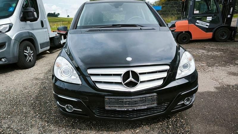Schwarz Gebraucht 2010 Mercedes B200 Van / Kleinbus | 4.700 € (Superpreis) - Bild 1/4