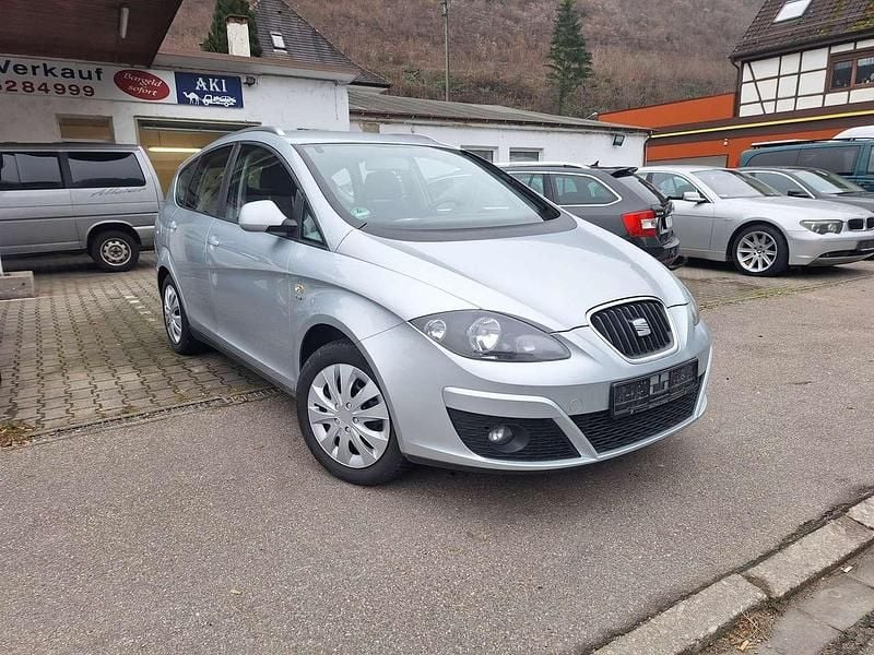 Grau Gebraucht 2011 Seat Altea XL Stylance Van / Kleinbus | 4.499 € (Guter Preis) - Bild 1/4
