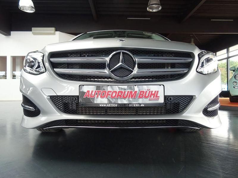 Gebraucht Mercedes B200 Urban 136 PS (100 kW) 2018 Silber Van / Kleinbus