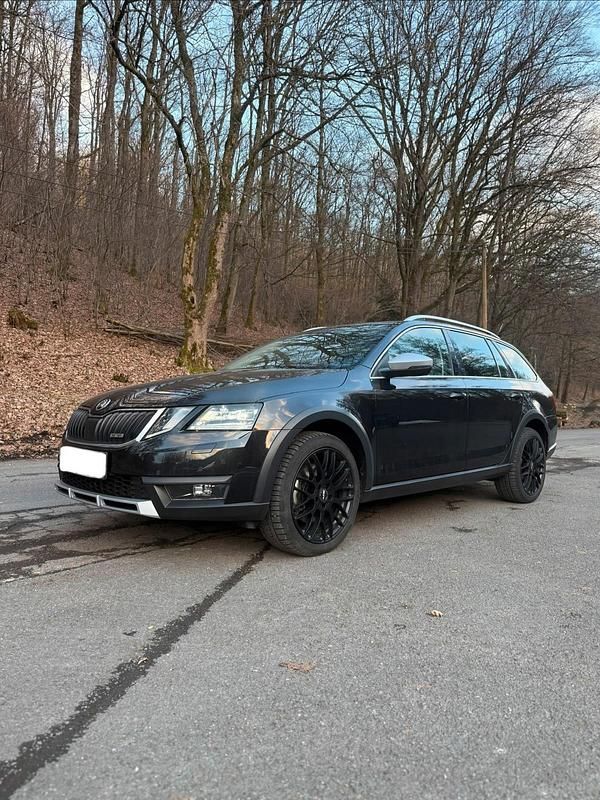 Gebraucht Skoda Octavia Scout 190 PS (139 kW) 2020 Schwarz Kombi