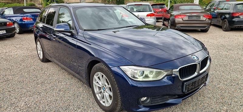 Blau Gebraucht 2013 BMW 320 Sport Line Kombi | 6.800 € (Fairer Preis) - Bild 1/4