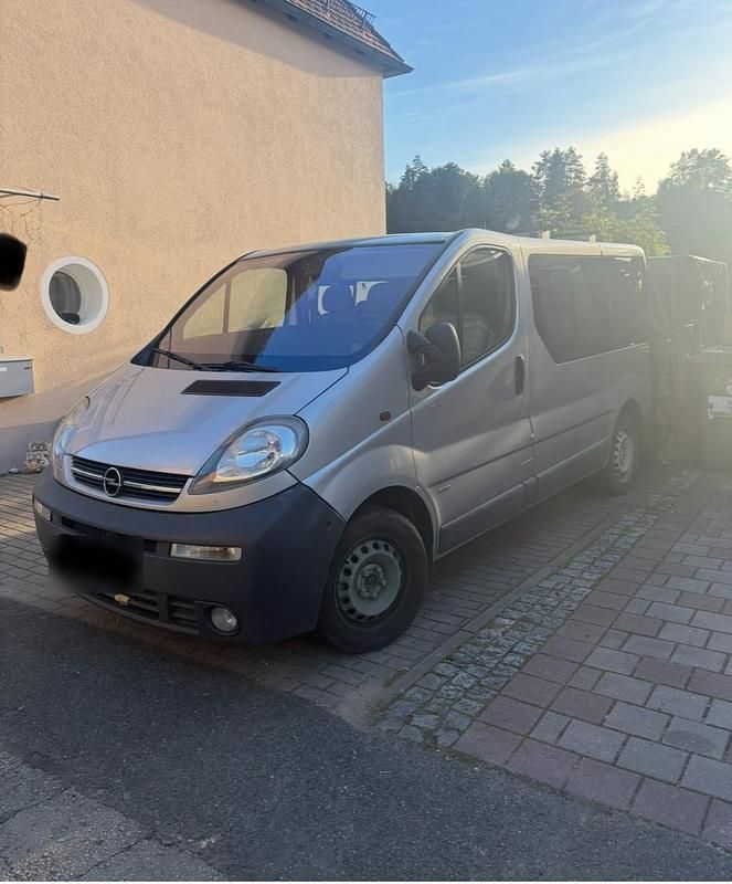 Gebraucht Opel Vivaro 102 PS (75 kW) 2001 Silber Van / Kleinbus