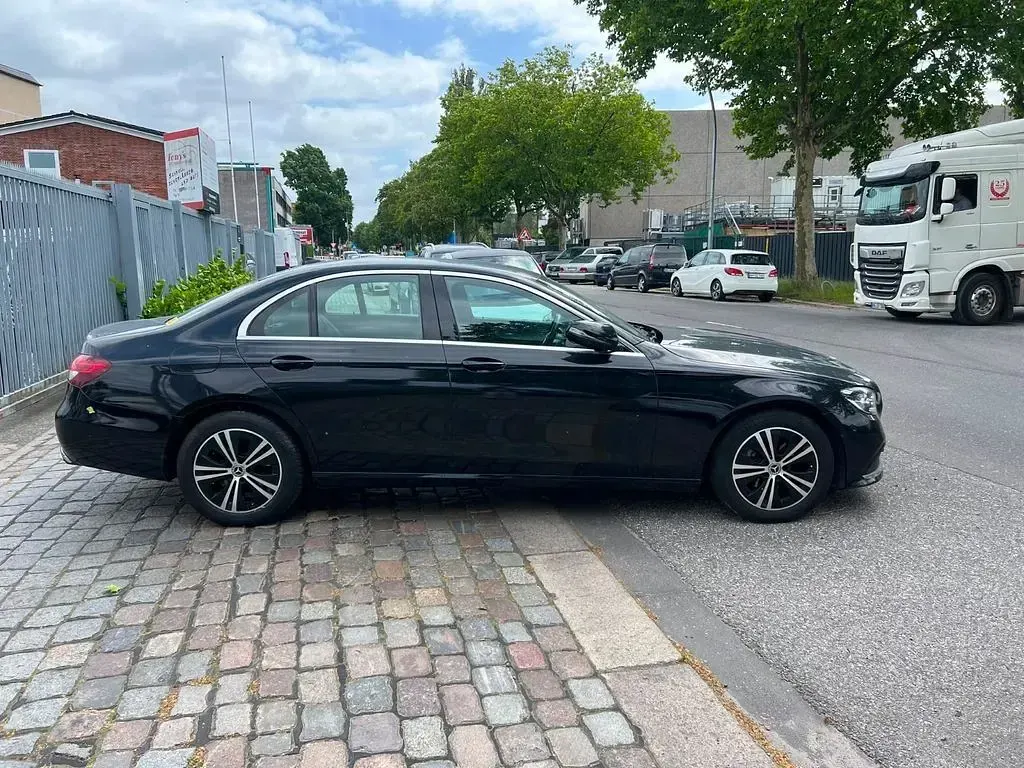 Gebraucht Mercedes E200 160 PS (117 kW) 2023 Schwarz Limousine