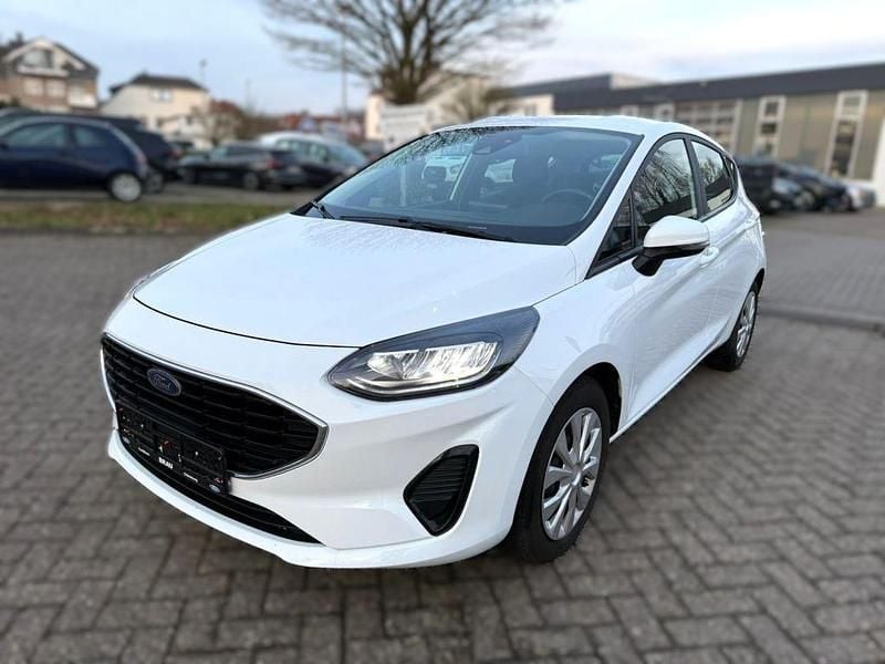 Weiß Gebraucht 2023 Ford Fiesta Cool & Connect Limousine | 13.790 € (Fairer Preis) - Bild 1/4