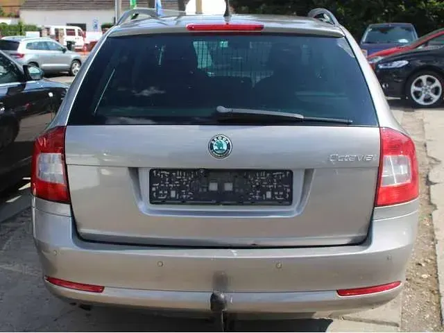 Gebraucht Skoda Octavia Impuls Edition 105 PS (77 kW) 2011 Cappuccinobeige metallic Kombi