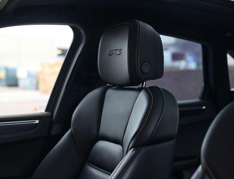 Gebraucht Porsche Macan GTS 441 PS (324 kW) 2022 Schwarz SUV