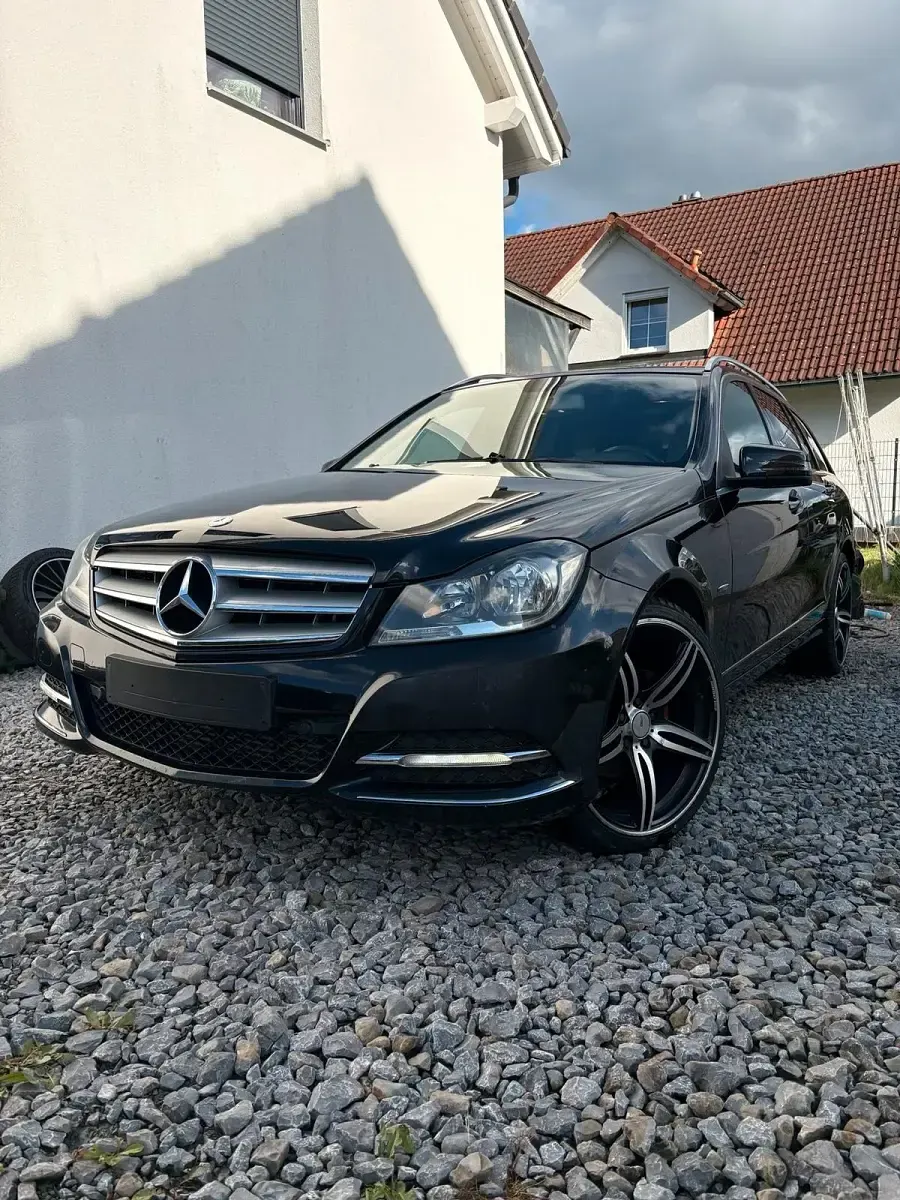 Gebraucht Mercedes C180 Avantgarde 156 PS (114 kW) 2012 Schwarz Kombi