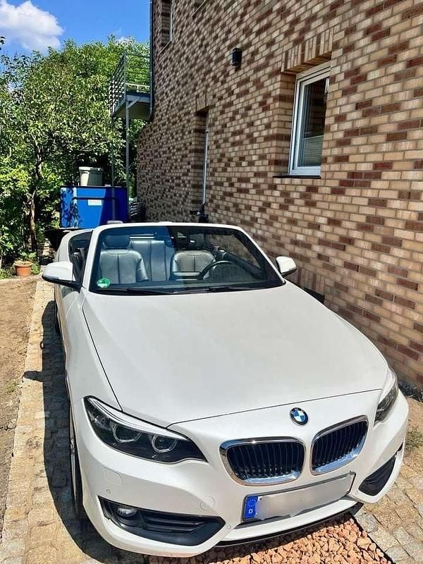 Weiß Gebraucht 2018 BMW 220 Advantage Cabrio | 21.500 € (Fairer Preis) - Bild 1/4