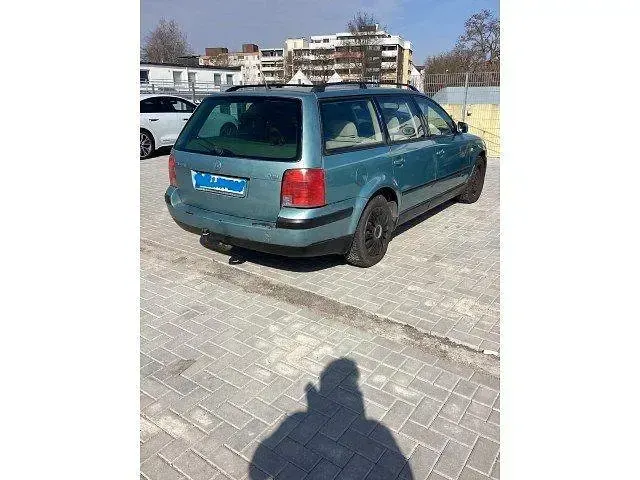 Gebraucht VW Passat 125 PS (91 kW) 2000 Blau Kombi