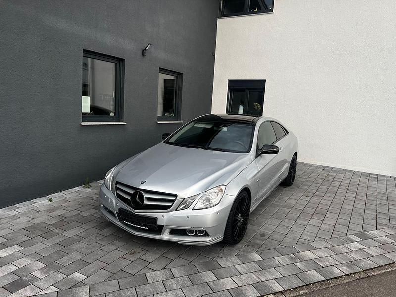 Silber Gebraucht 2009 Mercedes E350 Coupé | 11.999 € (Guter Preis) - Bild 1/4