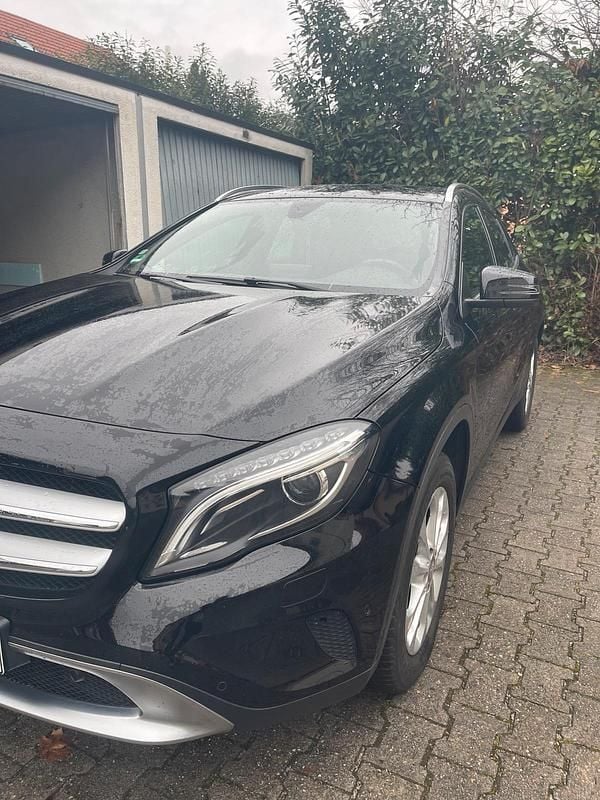 Gebraucht Mercedes GLA180 122 PS (89 kW) 2016 Schwarz SUV