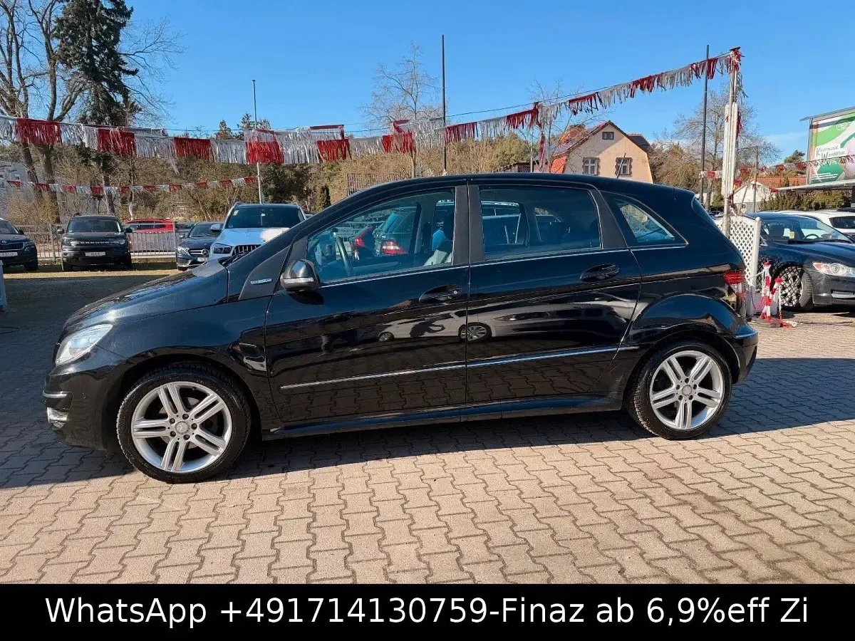 Gebraucht Mercedes B180 116 PS (85 kW) 2010 Schwarz Van / Kleinbus