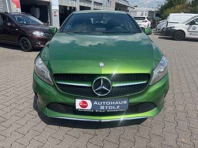 Gebraucht Mercedes A160 102 PS (75 kW) 2016 Gruen Limousine
