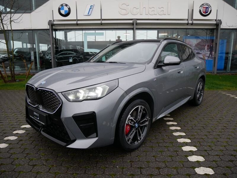 Grau Gebraucht 2024 BMW iX2 M Sport SUV | 58.990 € (Fairer Preis) - Bild 1/4