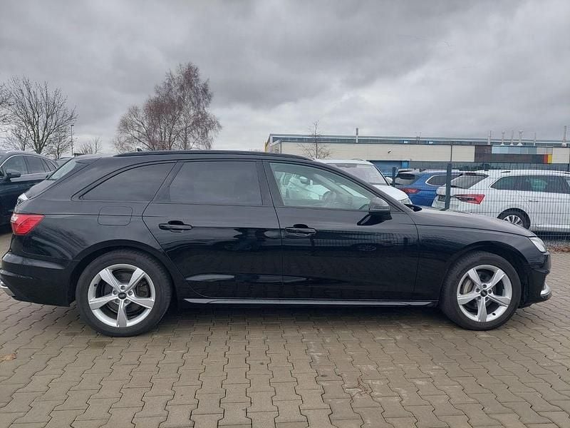 Gebraucht Audi A4 Advanced 204 PS (150 kW) 2022 Schwarz Kombi