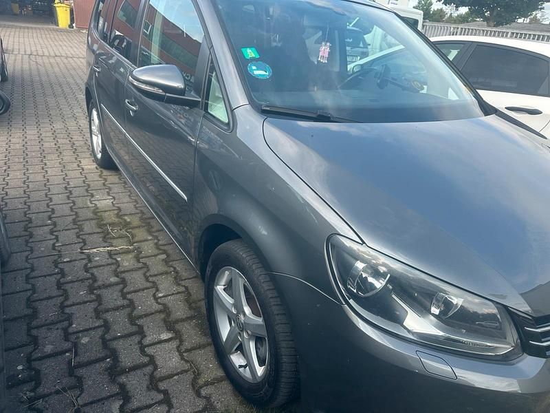 Grau Gebraucht 2011 VW Touran Van / Kleinbus | 4.799 € (Guter Preis) - Bild 1/4