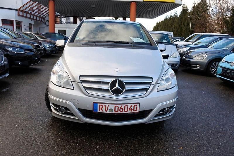 Gebraucht Mercedes B170 116 PS (85 kW) 2009 Silber Van / Kleinbus
