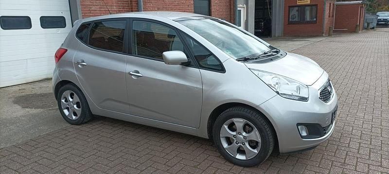 Gebraucht Kia Venga 125 PS (91 kW) 2013 Silber Kleinwagen