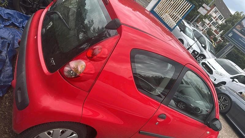 Rot Gebraucht 2006 Peugeot 107 Kleinwagen | 1.500 € (Guter Preis) - Bild 1/4